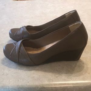 Yuu “Brynn” heels very comfy! Brown size 7 M